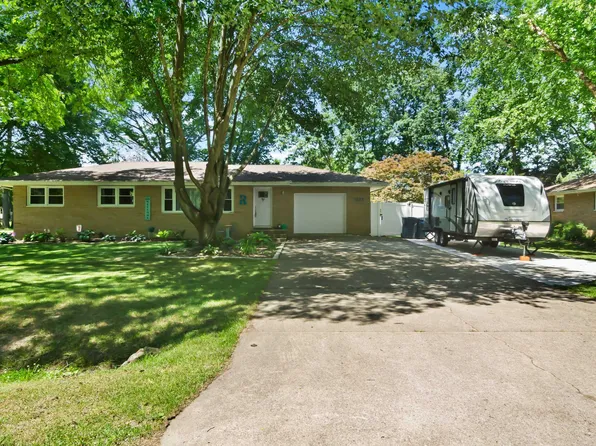 1202 25th Pl, Chesterton, IN 46304