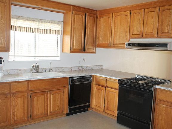2nd image of 726 Daniels St