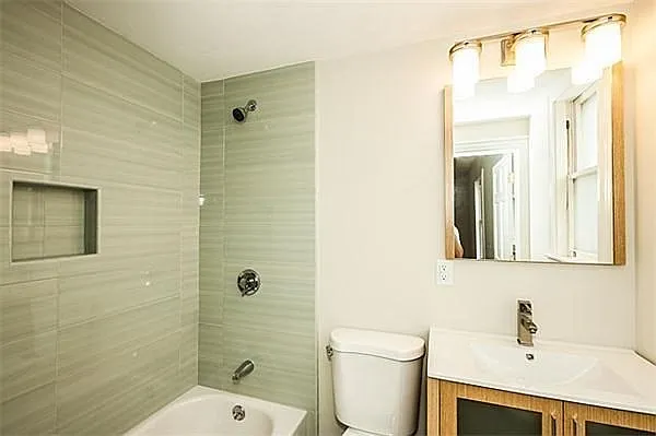 18 Cottage Park Ave #1A — Photo 3