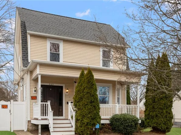 203 Holmes Rd, Warwick, RI 02888