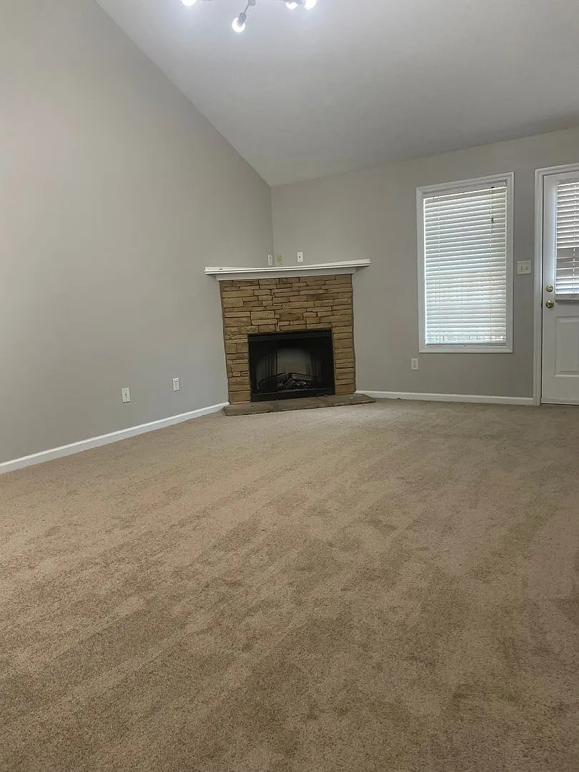 Spacious Townhome Located in Grovetown Close to Military Facilities — Photo 4