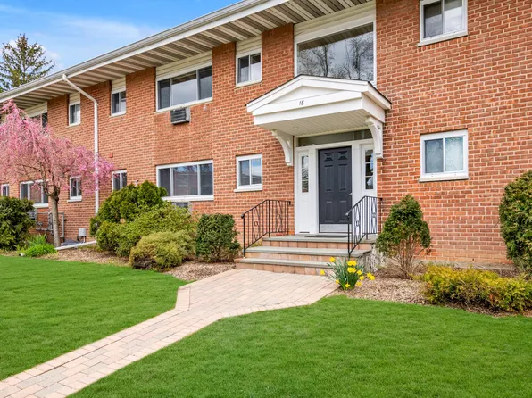 (undisclosed Address), Pt Washington, NY 11050