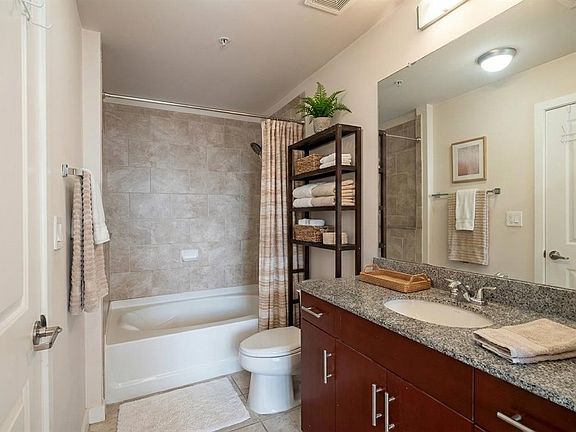 3rd image of 360 Nueces St APT 2110