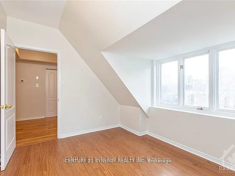 450 Maclaren St #10 — Photo 13