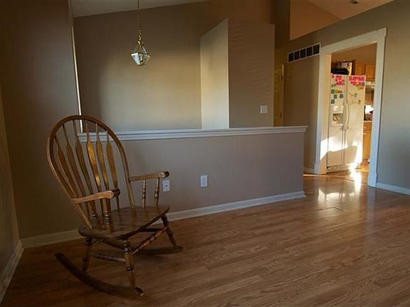 3rd image of 860 Virginiabradford Ct