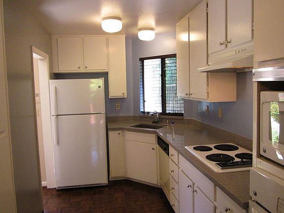 5th image of 229 E Bellevue Ave APT 6