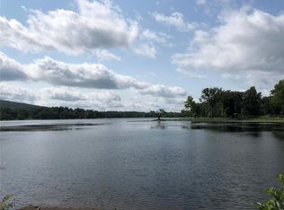 909 W Lake Shore Dr, Bismarck, MO 63624