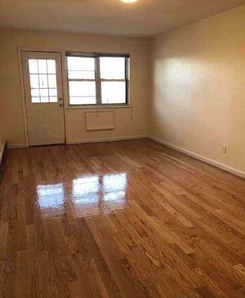 5th image of 14738 35th Ave
