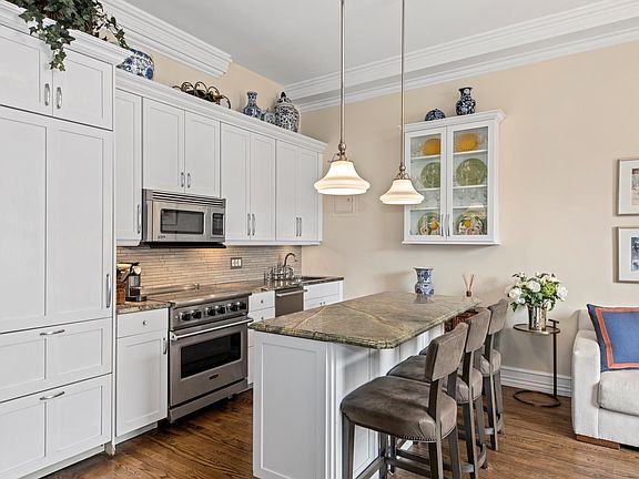 3rd image of 140 W 69th St APT 65
