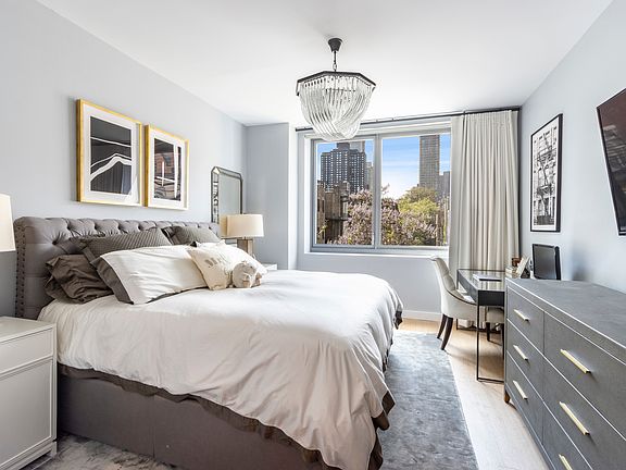 4th image of 360 E 89th St #5E