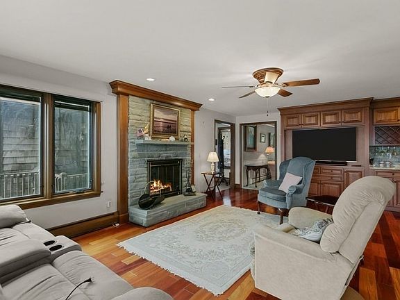 5th image of 68 Seaview Ave