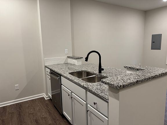5th image of 205 Cherry Way #100