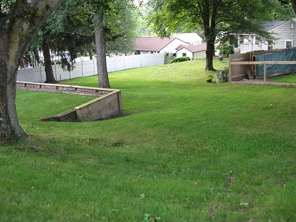 Fantastic yard for fun or relaxing