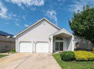 3 Woodburn Rd, Manahawkin, NJ 08050