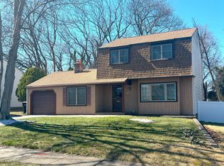6 Cedar Creek Dr, Laurel Springs, NJ 08021