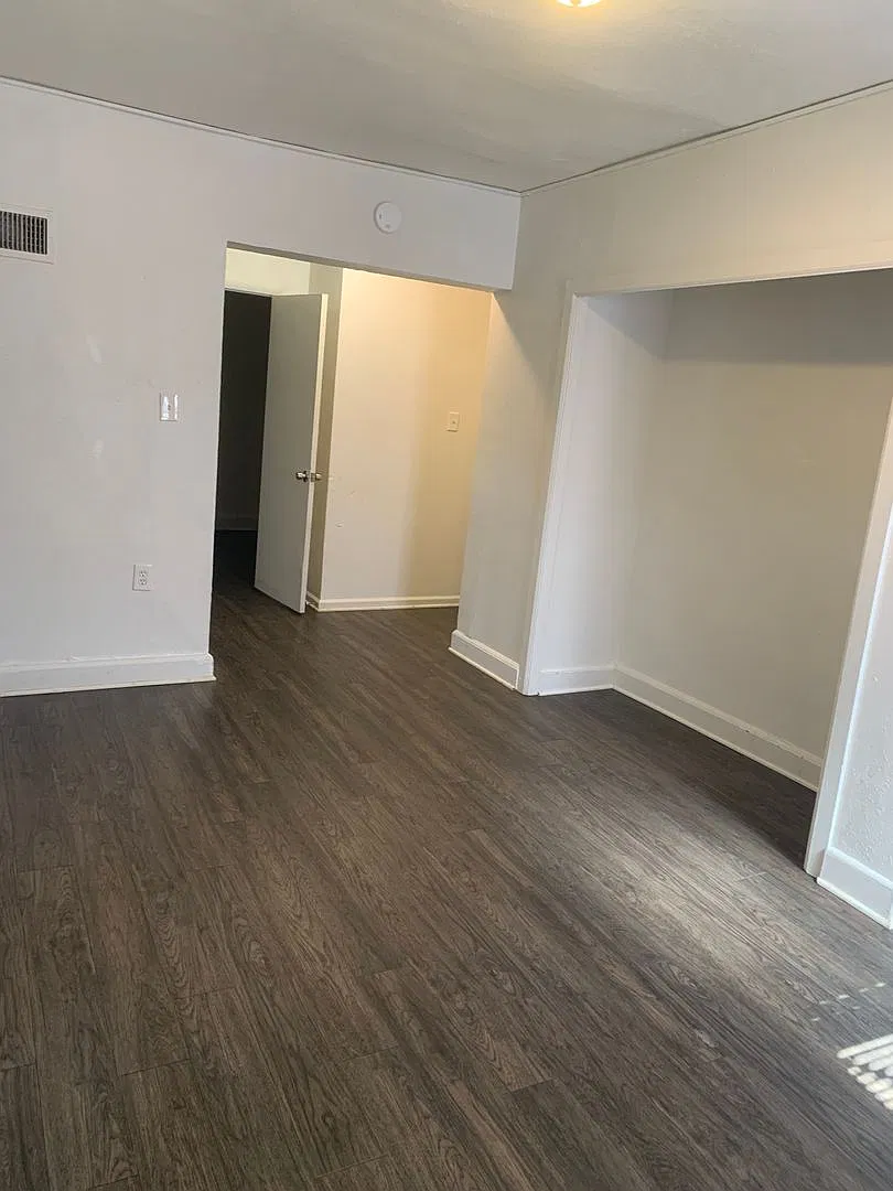 2 Bedroom/1 Bath, 1st Floor Apartment with Coin Laundry-York City SD — Photo 4