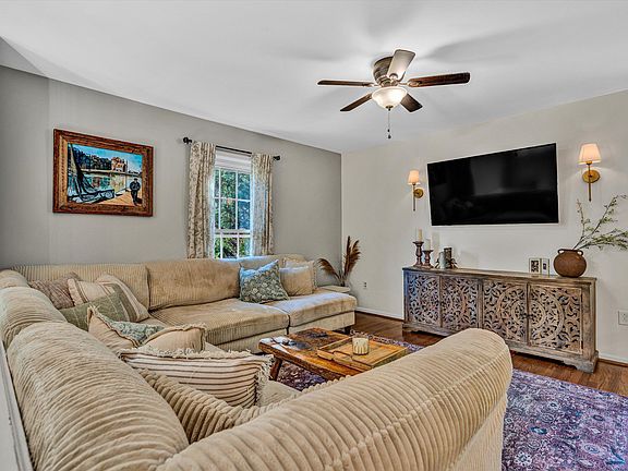 4th image of 3819 Hyde Park Dr
