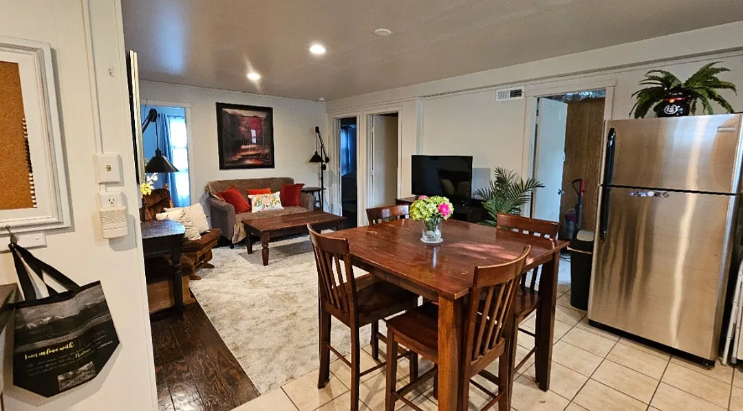 2 bed, 800 sqft, $1,200 — Photo 1