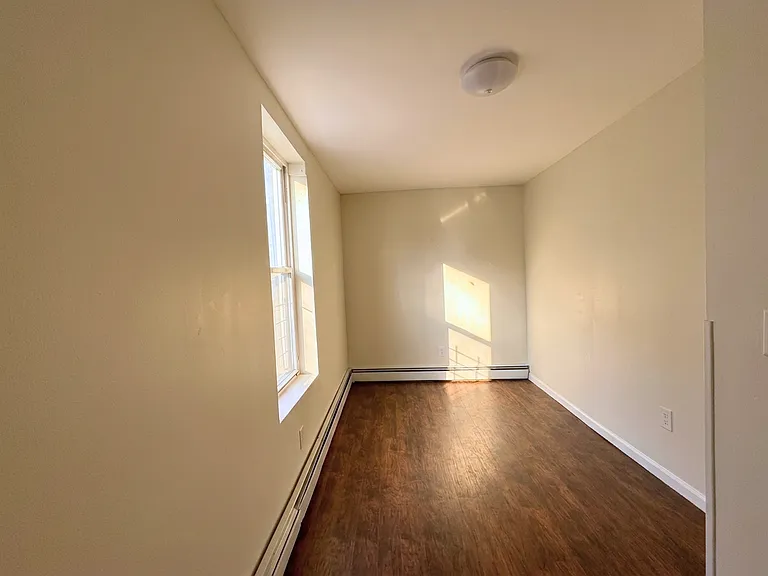 363 Amboy St #1F — Photo 9