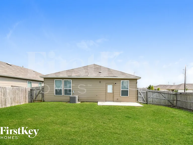 6503 Davenport Bay — Photo 14