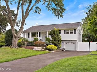 35 Chesapeake Road, Manalapan, NJ 07726