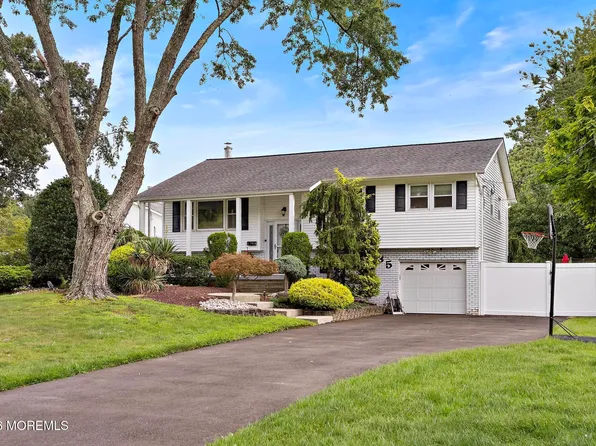 35 Chesapeake Road, Manalapan, NJ 07726