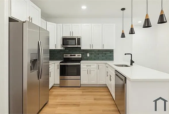 2 bed, 900 sqft, $1,550 — Photo 2
