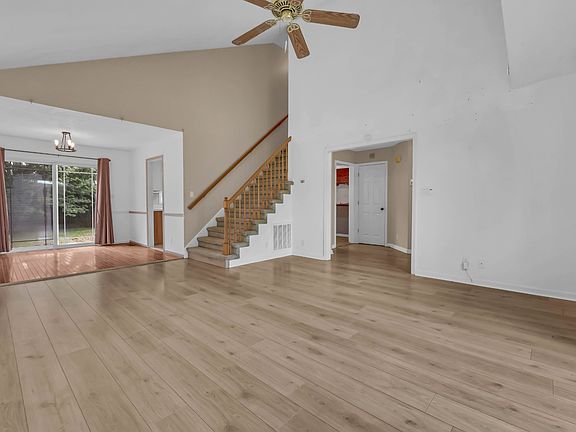 4th image of 312 Broadmore Dr