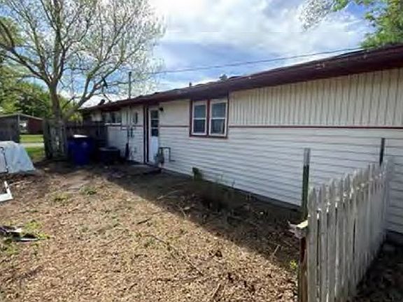 3rd image of 145 Hoover Ct
