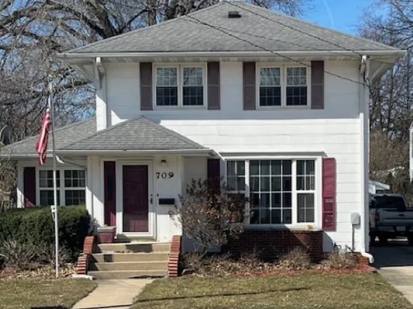 709 N 8th St, Clear Lake, IA 50428