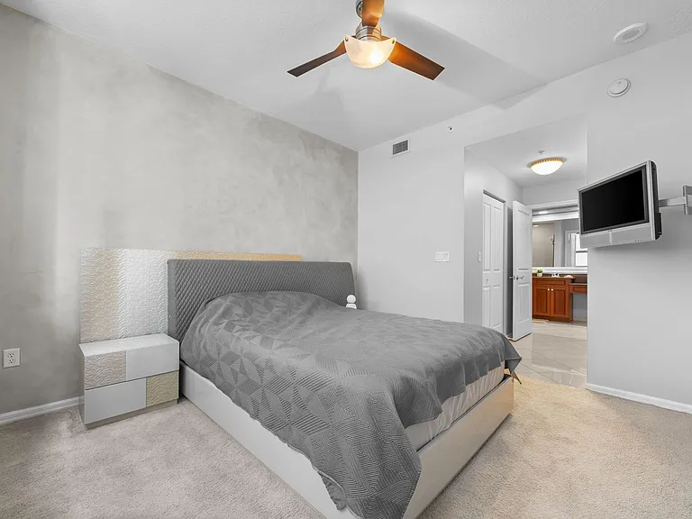 347 N New River Dr E #405 — Photo 12