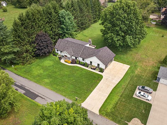 5th image of 127 Harrison Dr