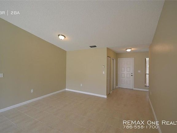 3rd image of 5911 York Ln