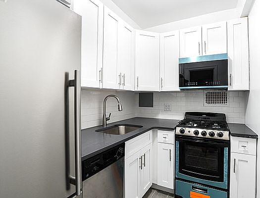 5th image of 210 E 58th St APT 2H