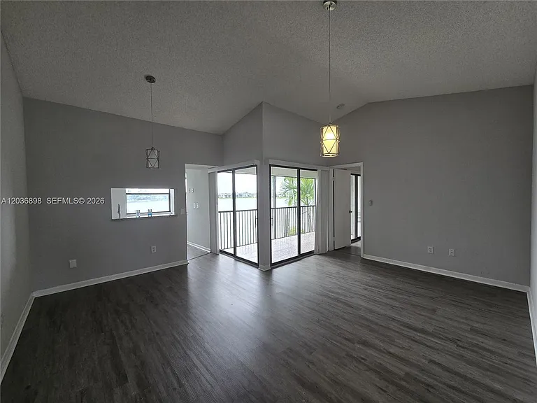 1024 S Independence Dr #1024E — Photo 11