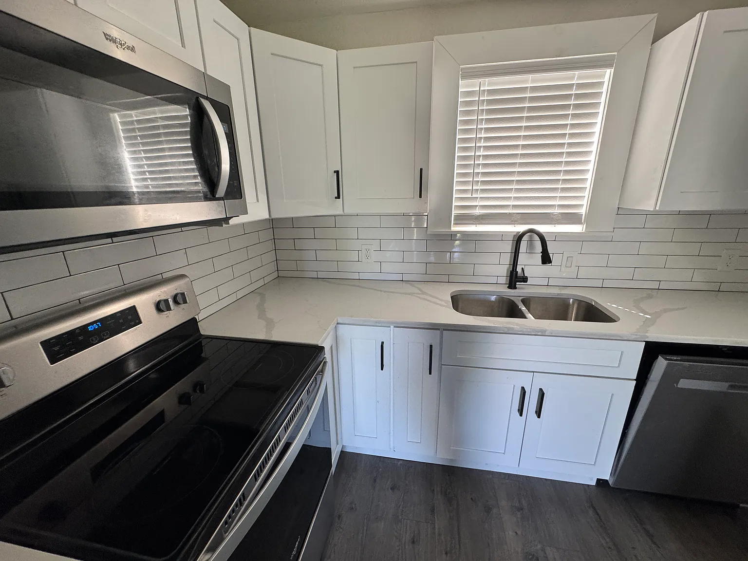 2 bed, 672 sqft, $2,195 — Photo 1