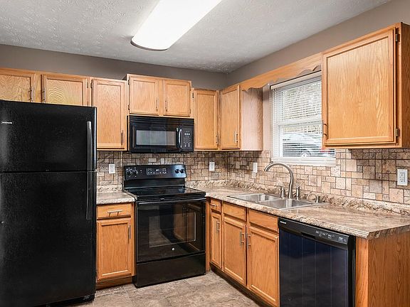 3rd image of 1612 Paulas Huskey Cir APT 2
