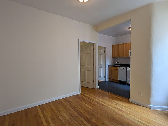 3rd image of 220 E 78th St APT 16