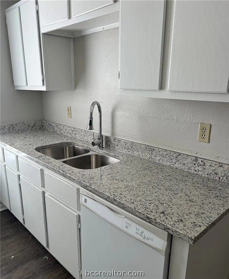 2 bed, 775 sqft, $925 — Photo 4
