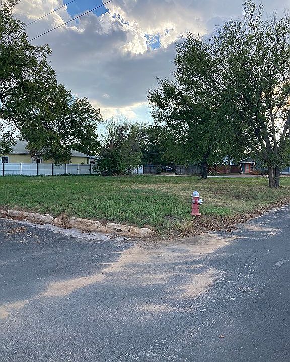 2nd image of 504 Kraupahen St