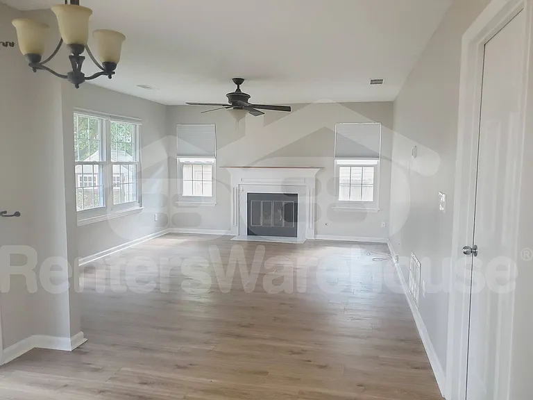 1020 Towne Manor Ct NW — Photo 2