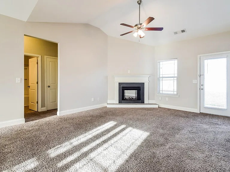547 Joneus Dr — Photo 5