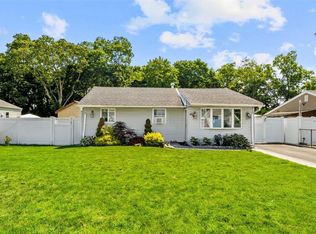 5 N Clinton Ave, Patchogue, NY 11772