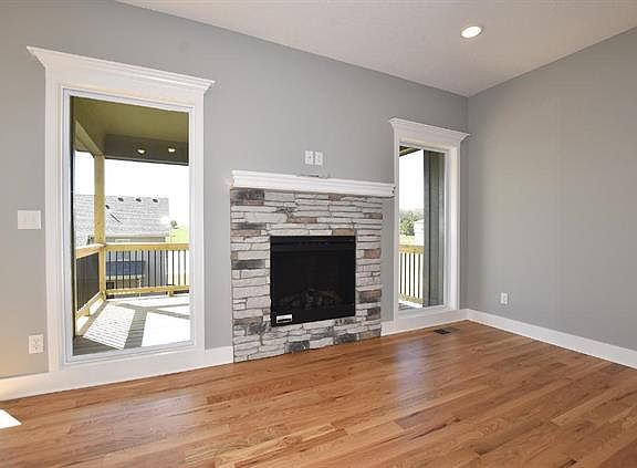 5th image of 330 Fairview Cir