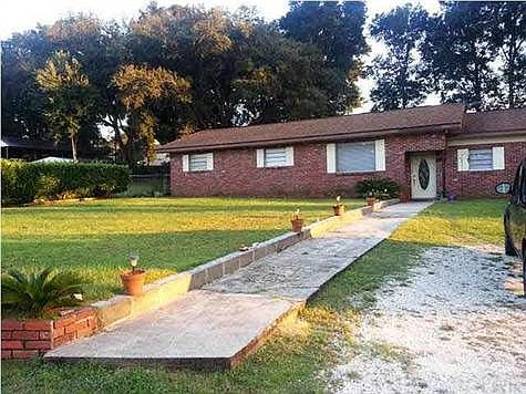HUGE LOT, ALMOST 1/2 ACRE WITH LARGE CIRCULAR DRIVE AND PLENTY OF PARKING FOR THE WHOLE FAMILY
