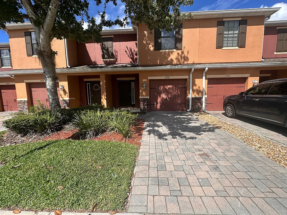 1758 Barrett Leaf Ln
