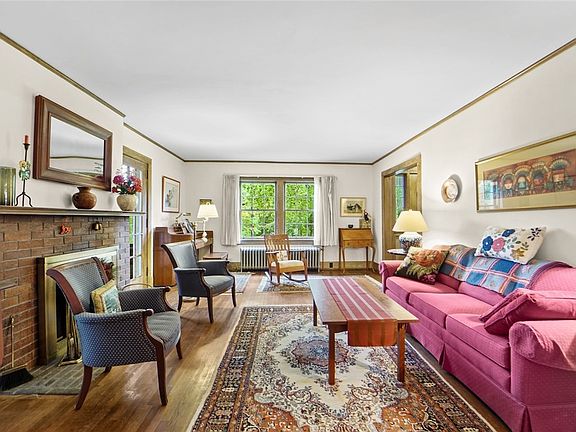5th image of 121 Kelvin Pl