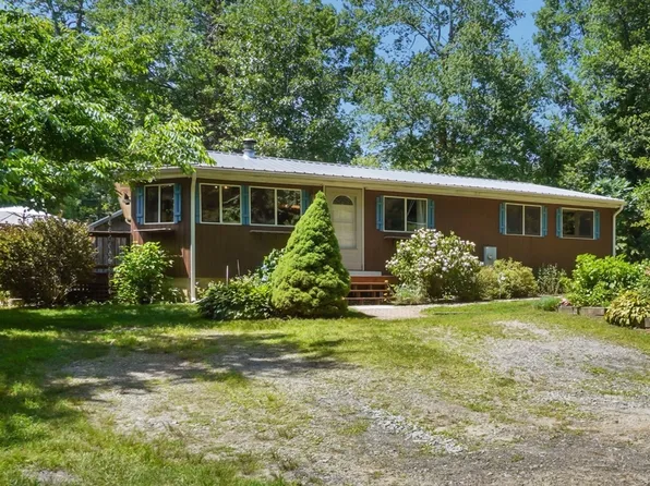 12 Juniper Rd, Lakeville, MA 02347