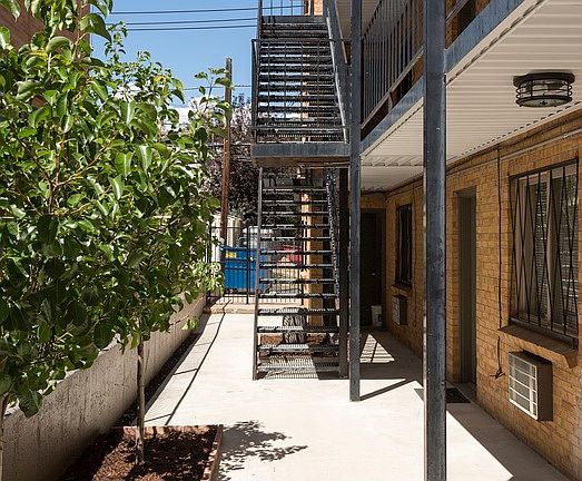 3rd image of 1335 N Gaylord St #203