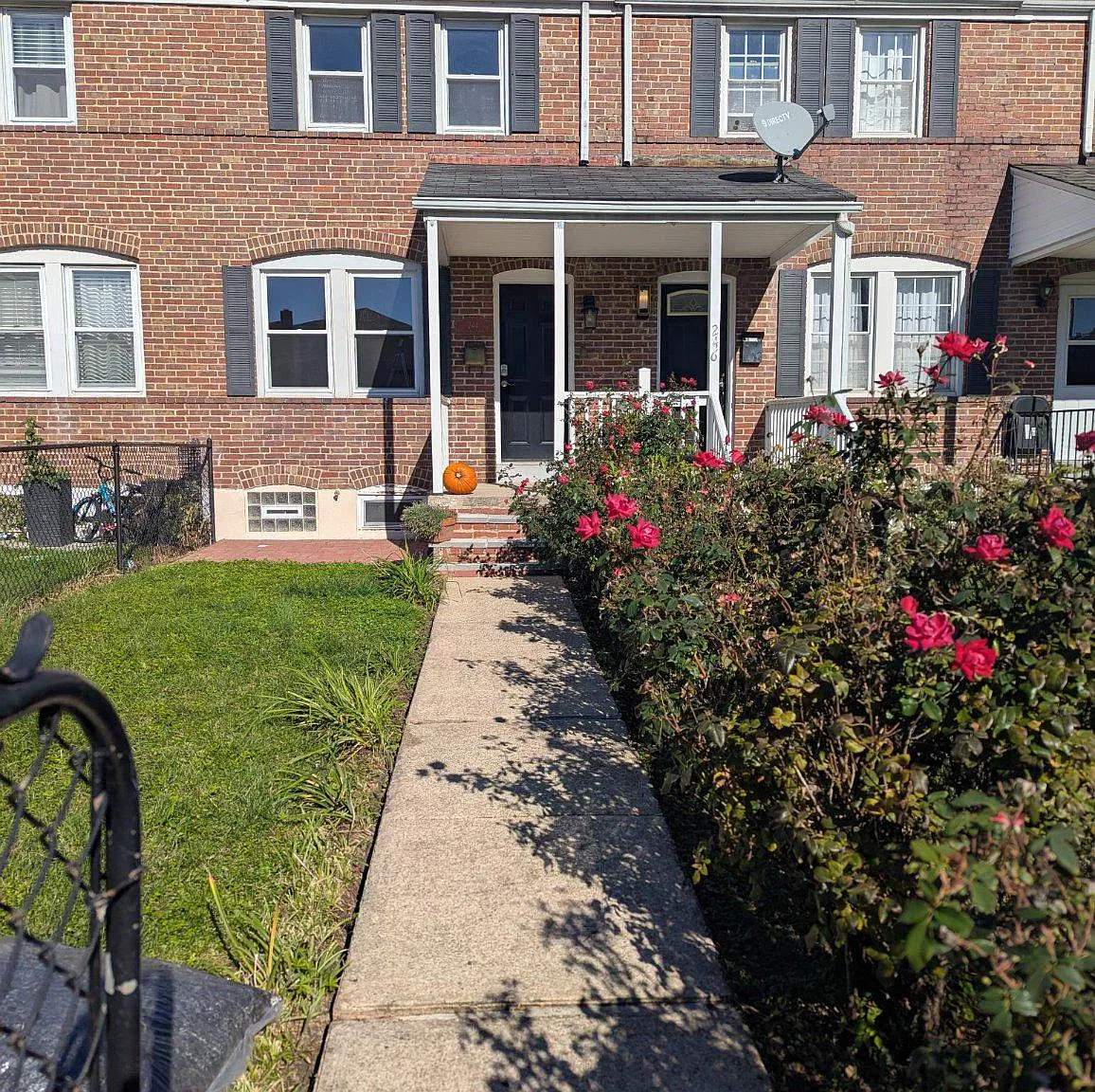2 bed, 2.0 bath, 1360 sqft, $2,400 — Photo 1